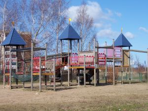 Abenteuerspielplatz im Ostseeviertel Parkseite